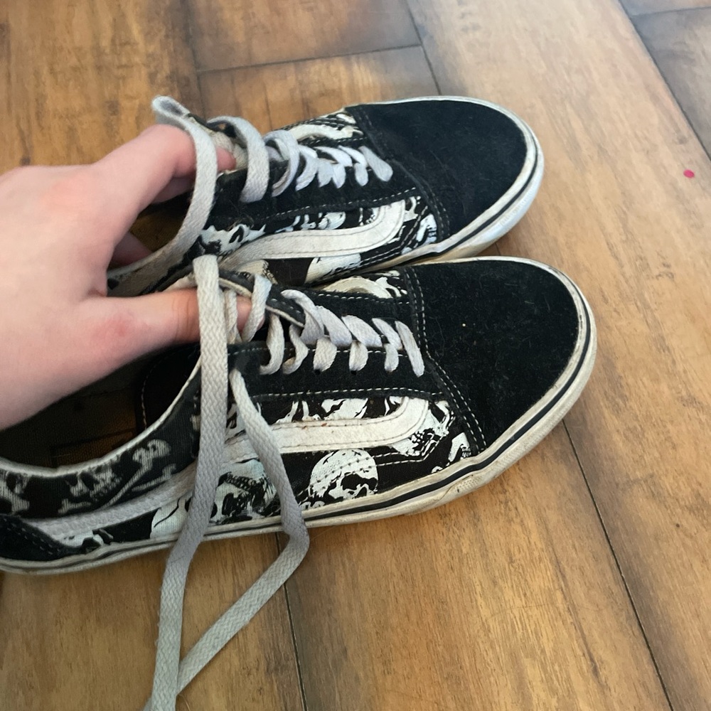 Vans old skool skull pattern